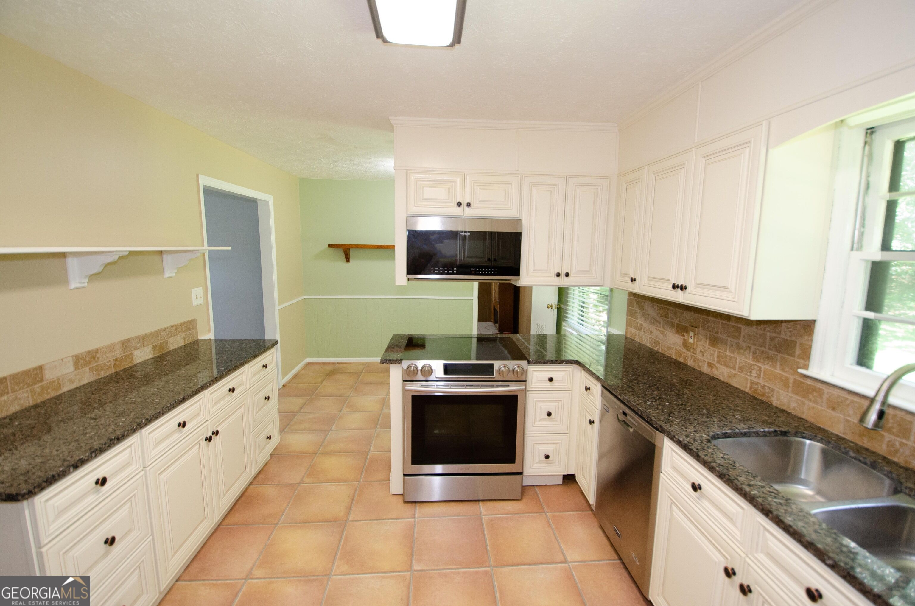 202 Sivell Road Property Photo 8
