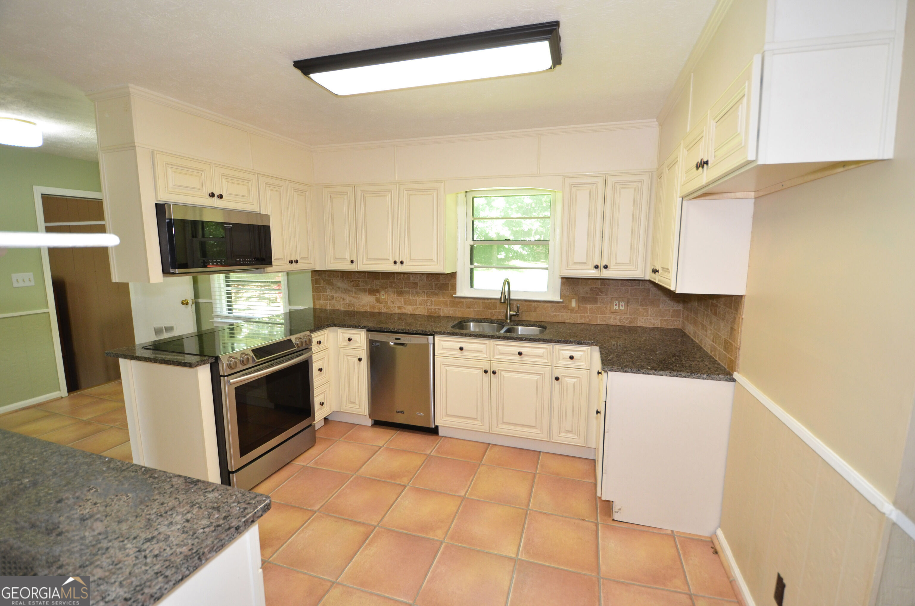 202 Sivell Road Property Photo 9