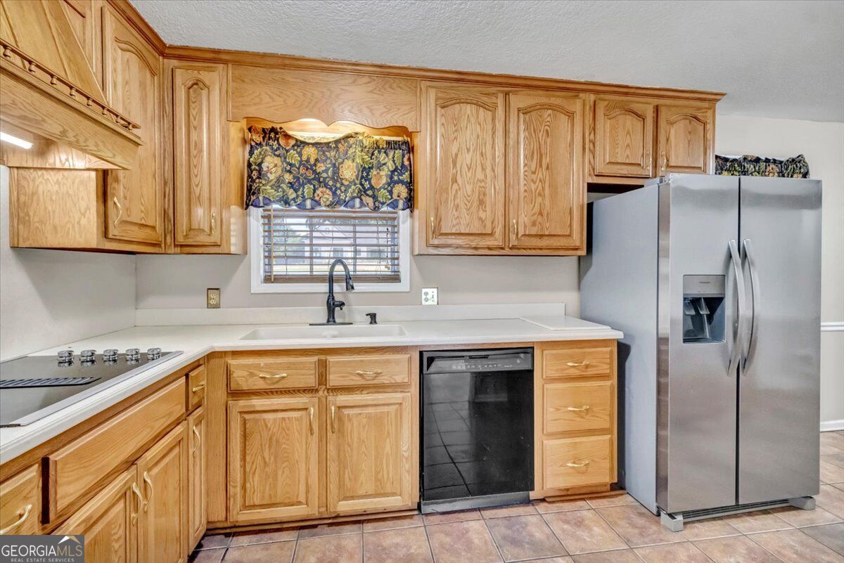 443 Lakeshore Road Property Photo 20