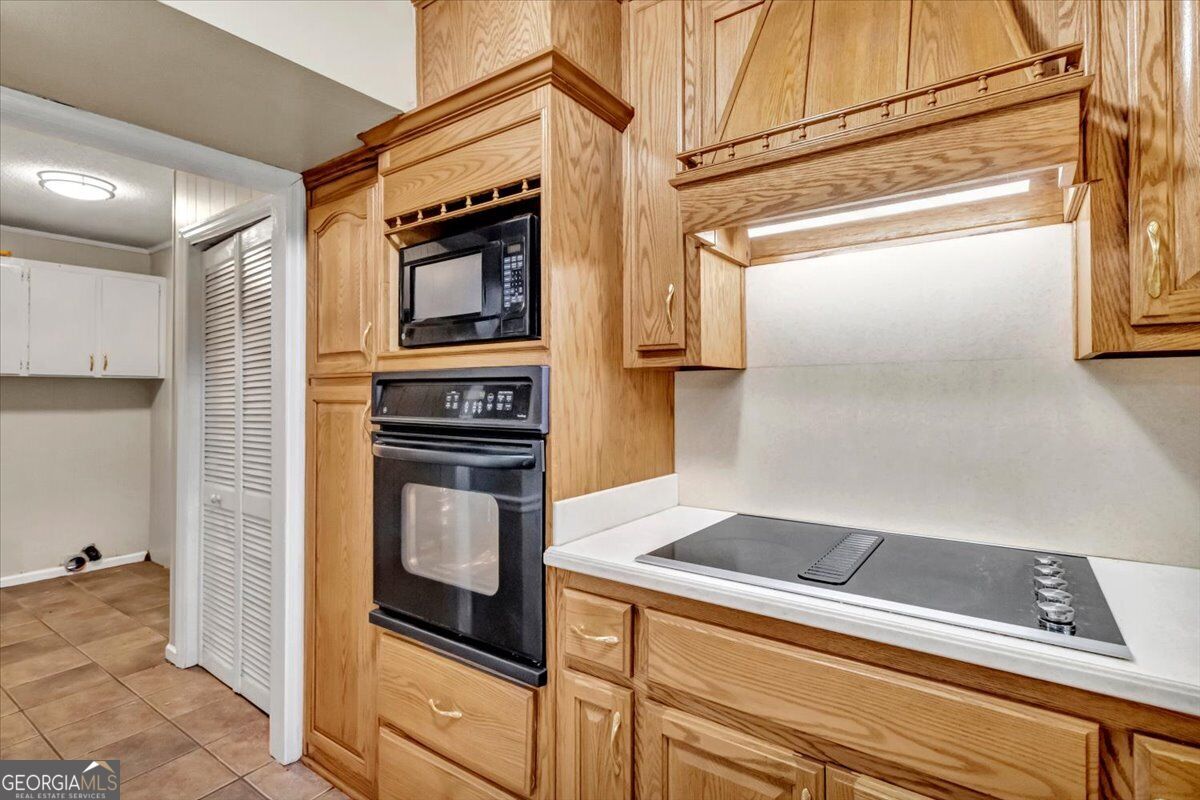 443 Lakeshore Road Property Photo 22