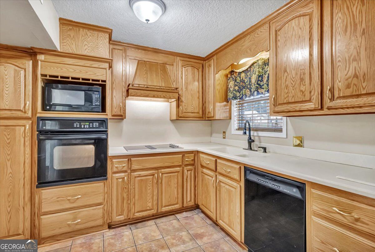 443 Lakeshore Road Property Photo 23