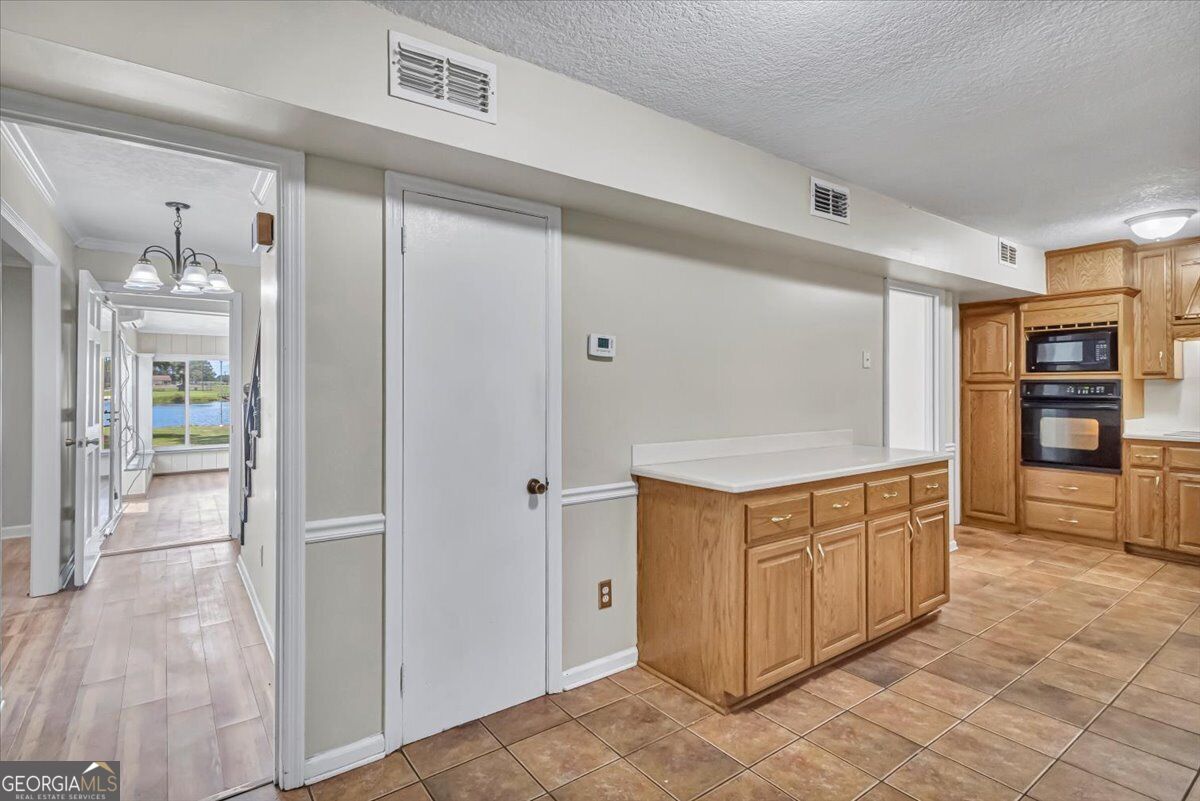 443 Lakeshore Road Property Photo 25