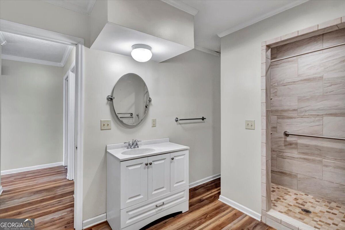 443 Lakeshore Road Property Photo 28