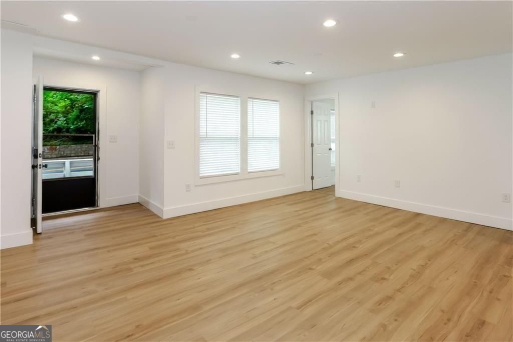 2130 Donald Lee Hollowell Parkway Nw Property Photo 5