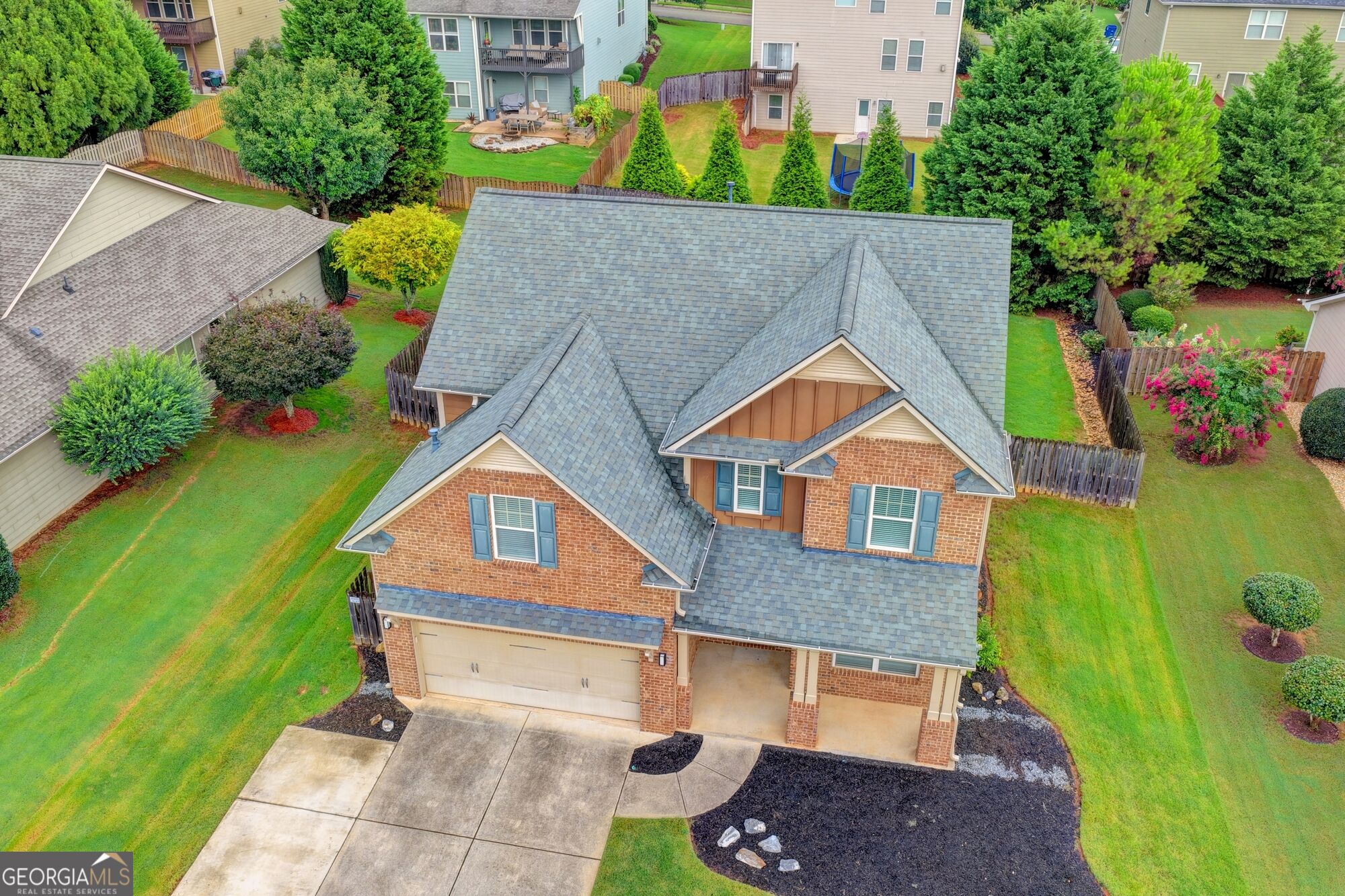 515 Creekshire Circle Property Photo 3