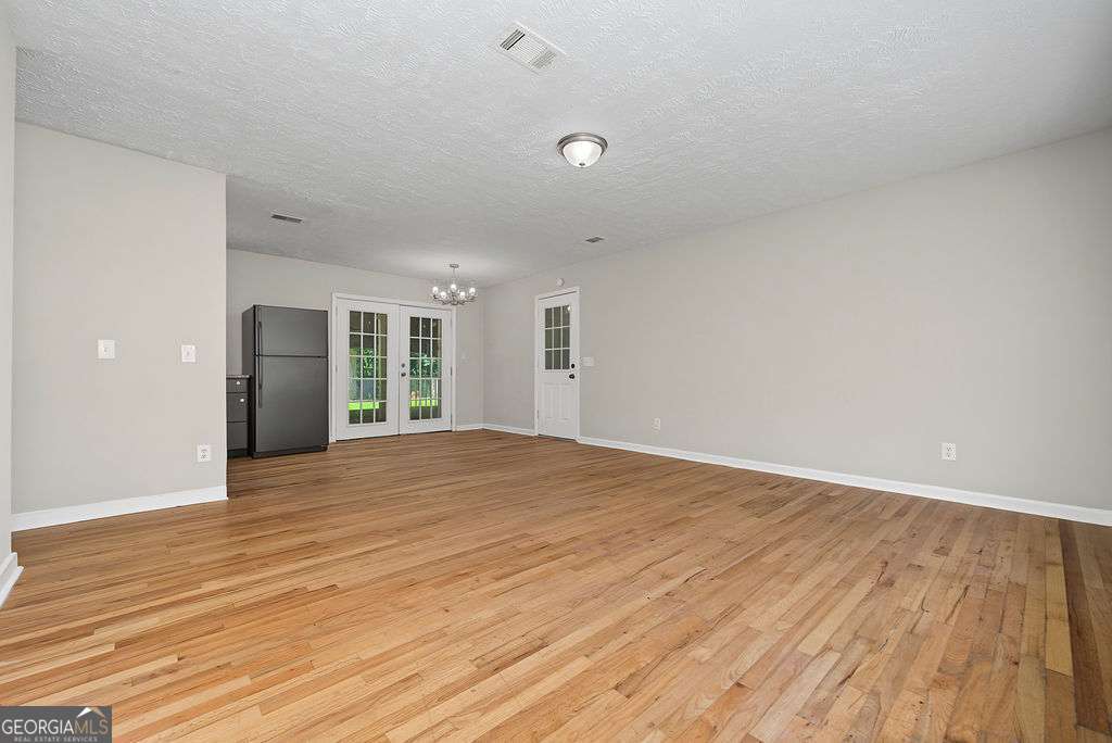 3740 Lavilla Drive Property Photo 4