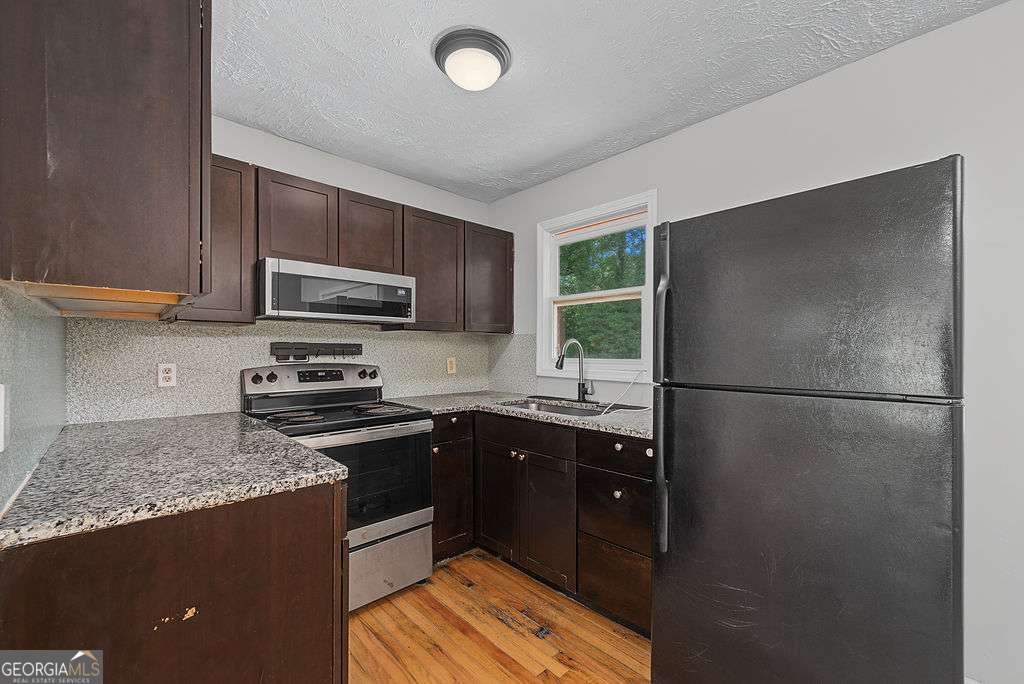 3740 Lavilla Drive Property Photo 9