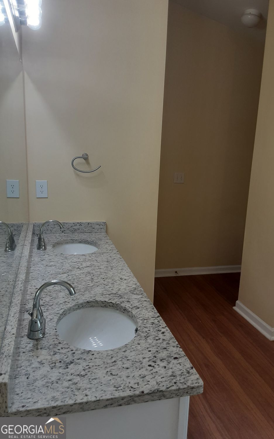 132 Lakeshore Parkway Property Photo 29