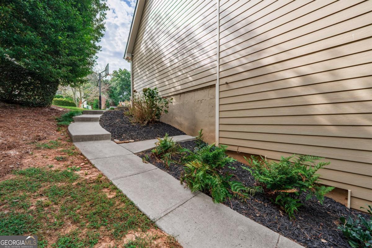 309 Laurel Glen Crossing Property Photo 29