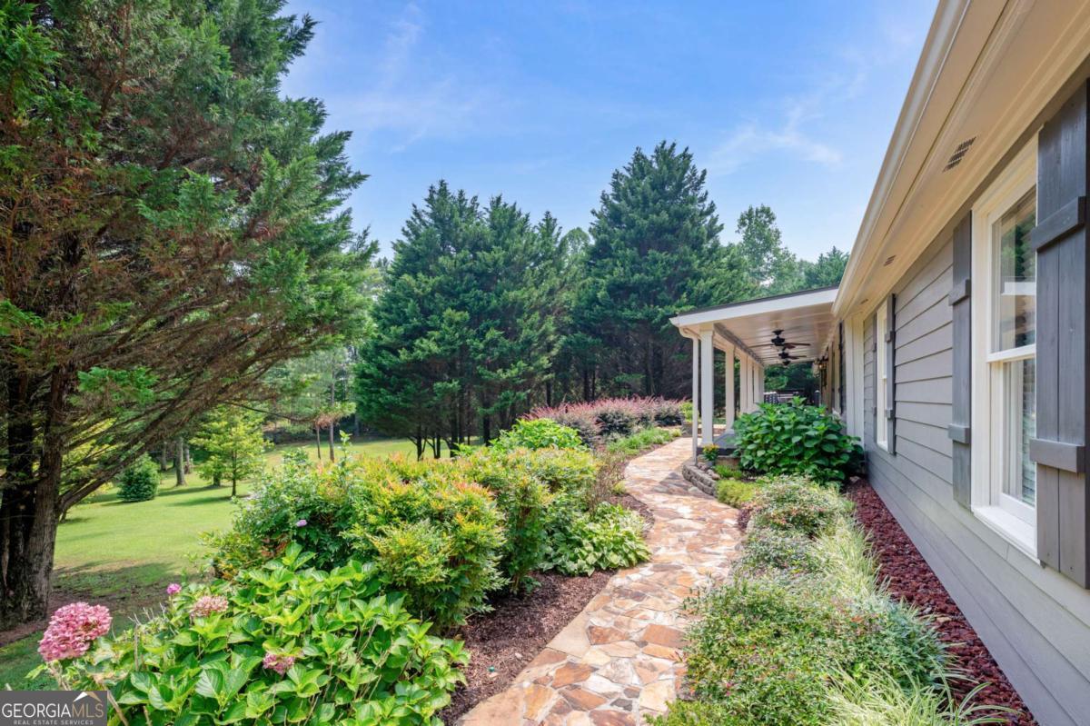 2064 Knight Road Property Photo 6