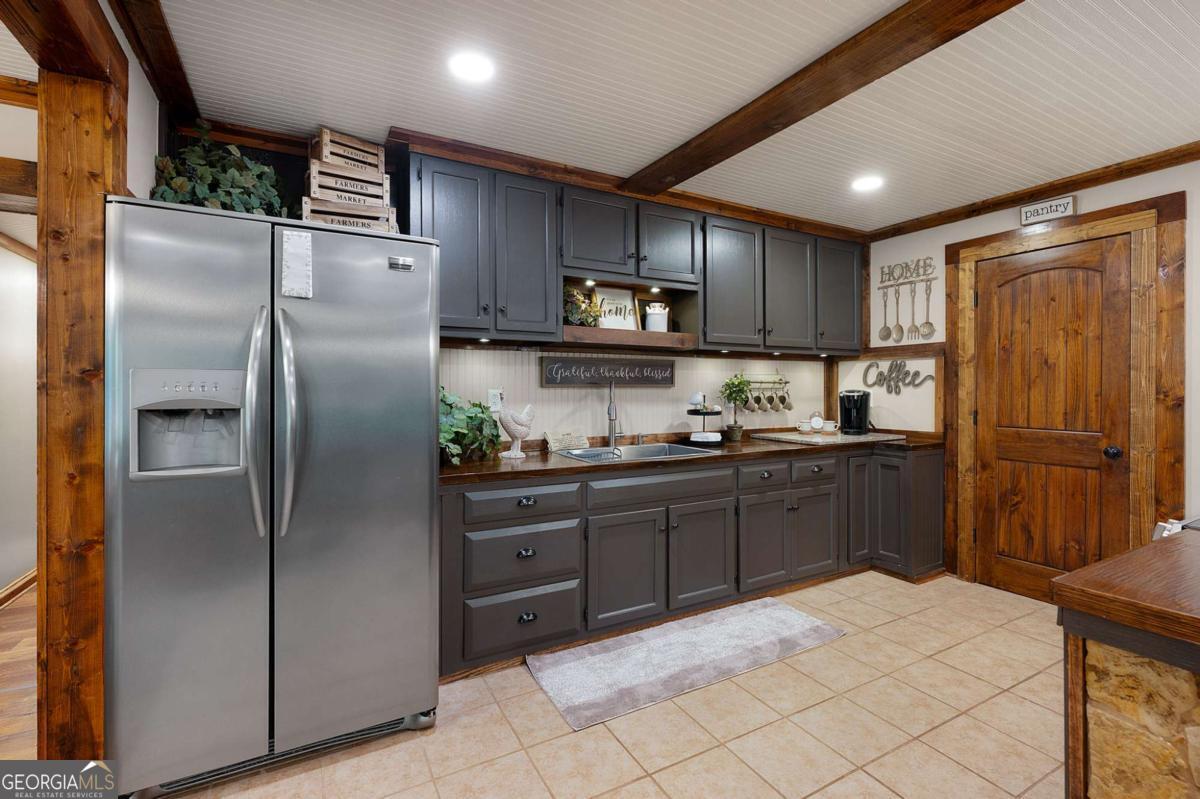 2064 Knight Road Property Photo 17