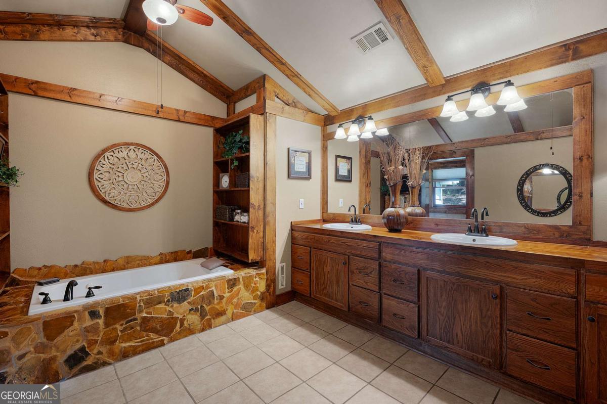 2064 Knight Road Property Photo 29