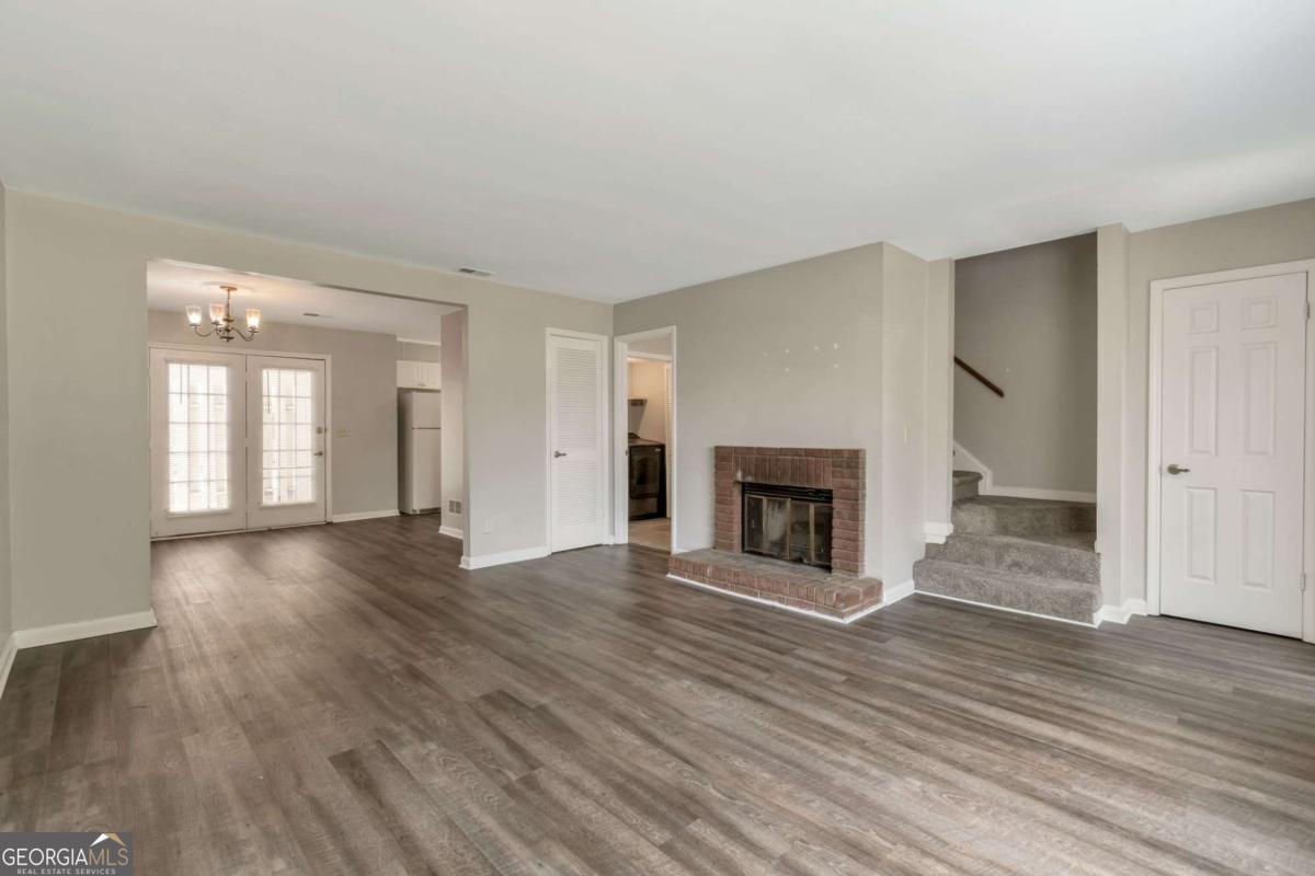 136 Old Ferry Way Property Photo 3