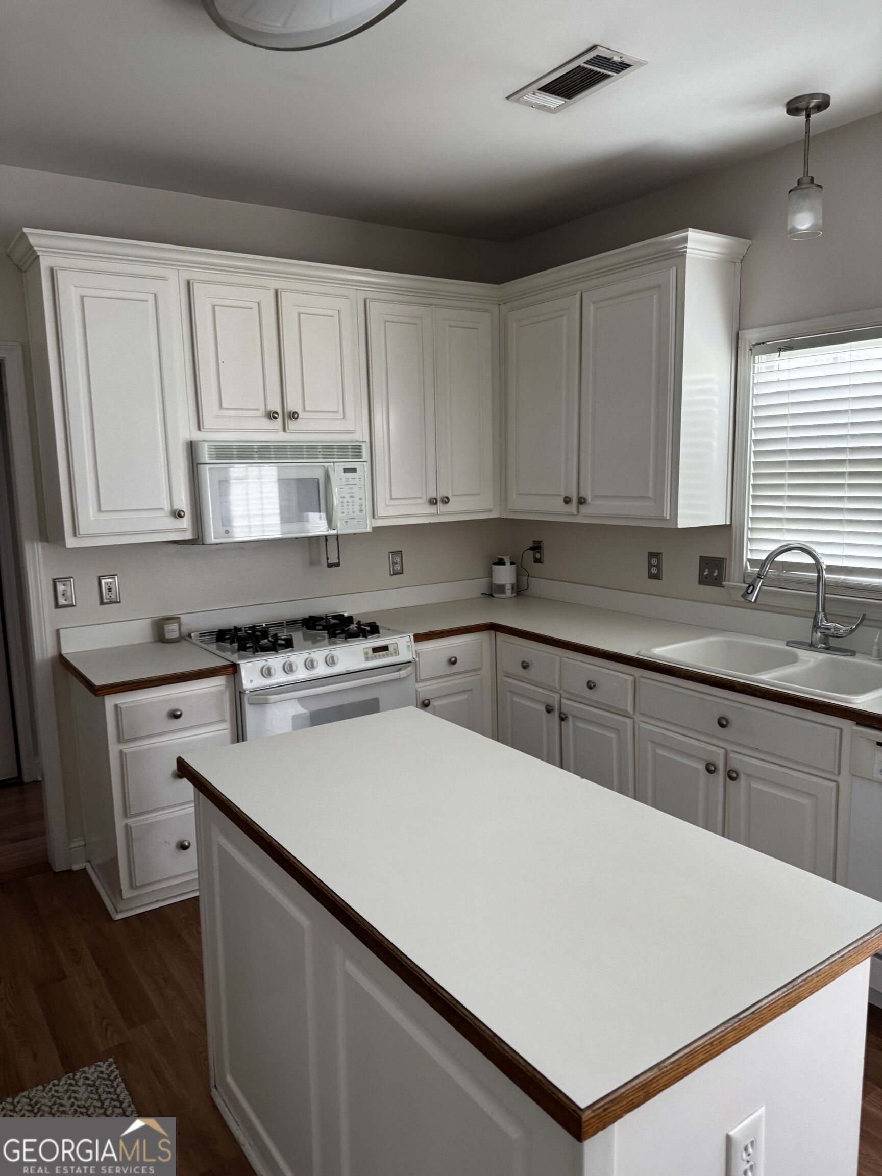 4674 Heritage Lakes Court Sw Property Photo 15