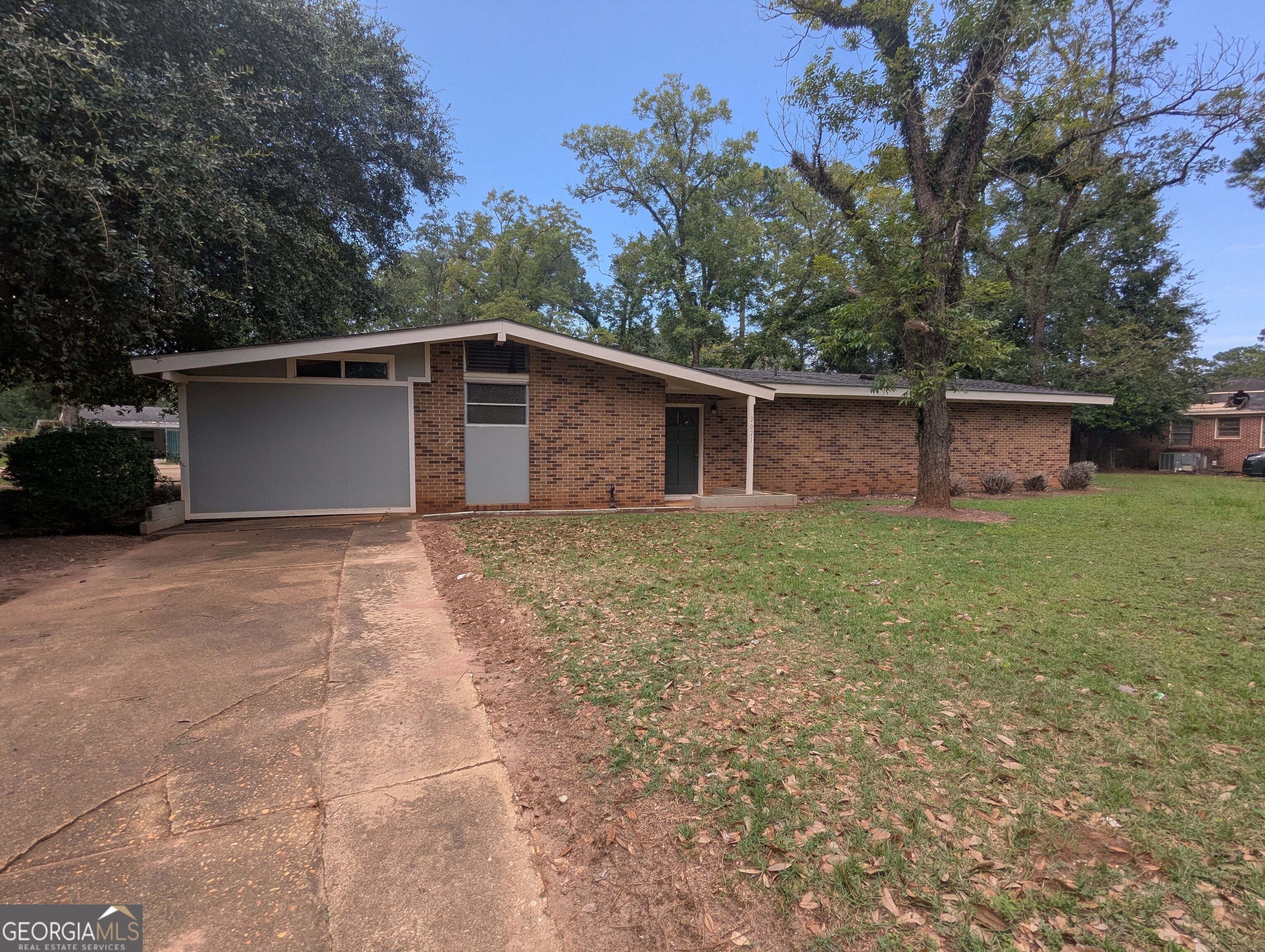 2021 Whispering Pines Road Property Photo 1