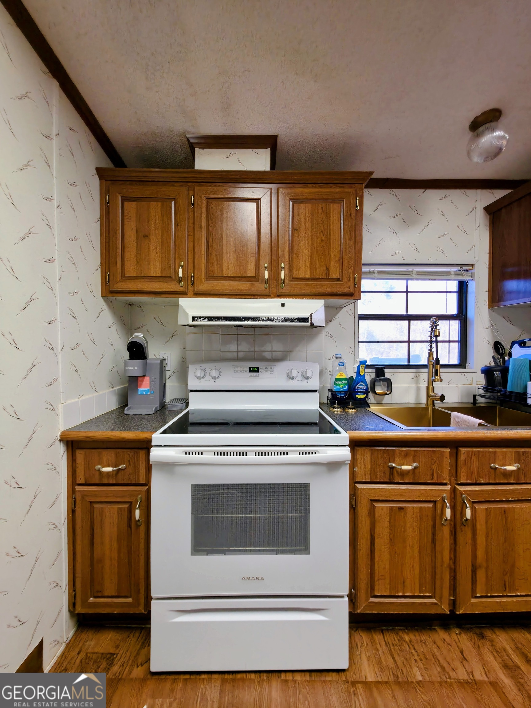 198 Central Street Property Photo 10