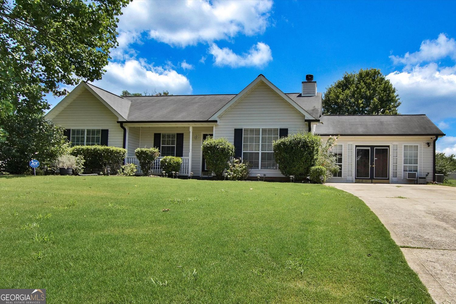 140 Greenleaf Drive Property Photo 1