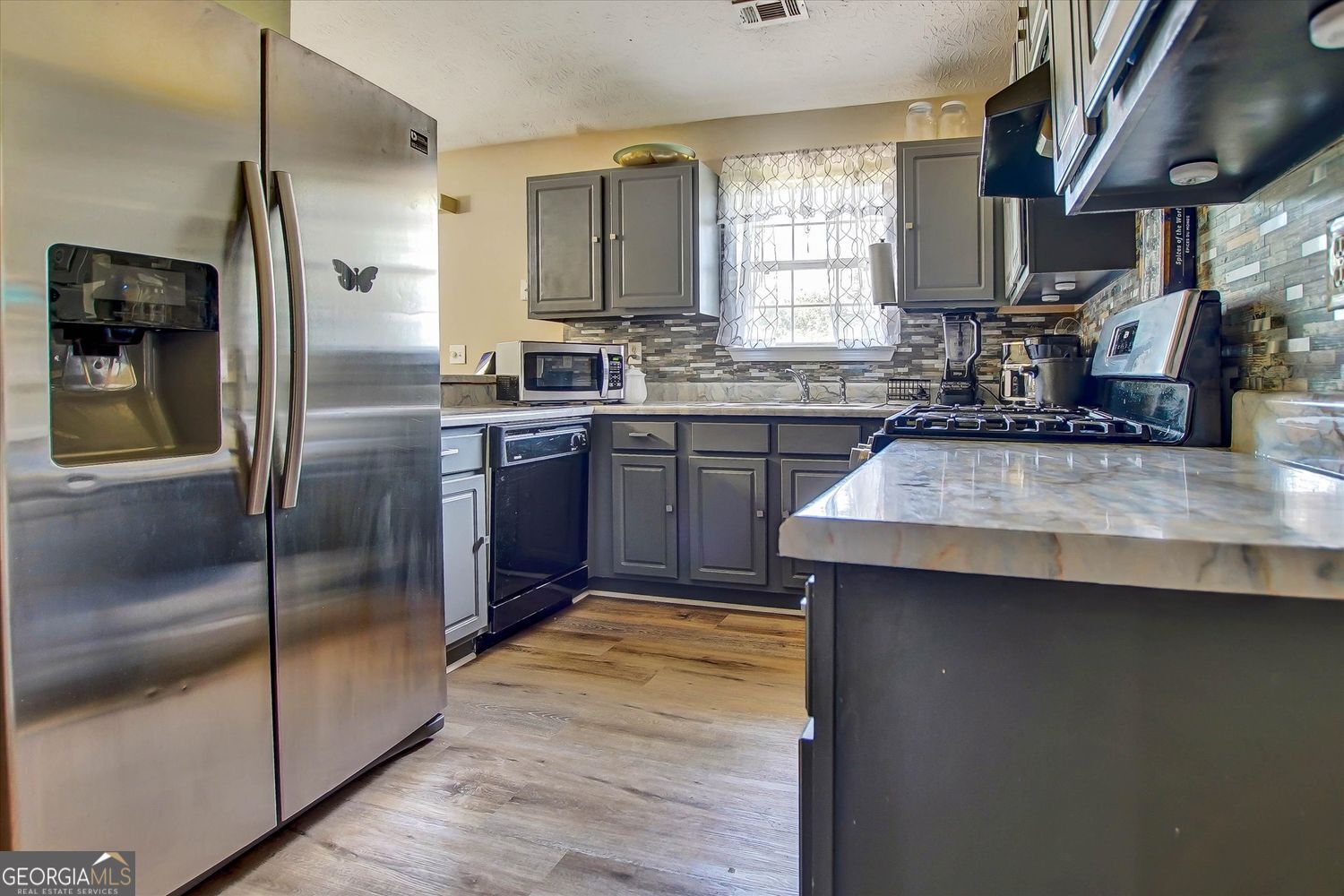 140 Greenleaf Drive Property Photo 10