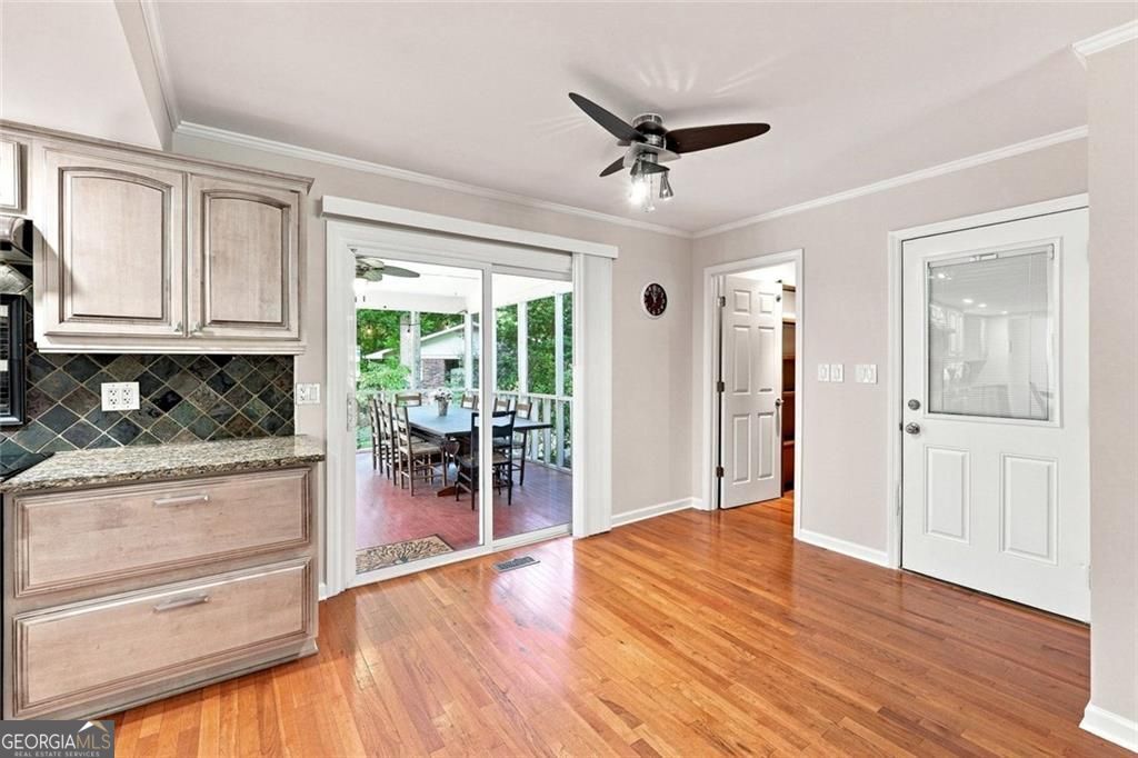 2820 Briarglen Drive Property Photo 16