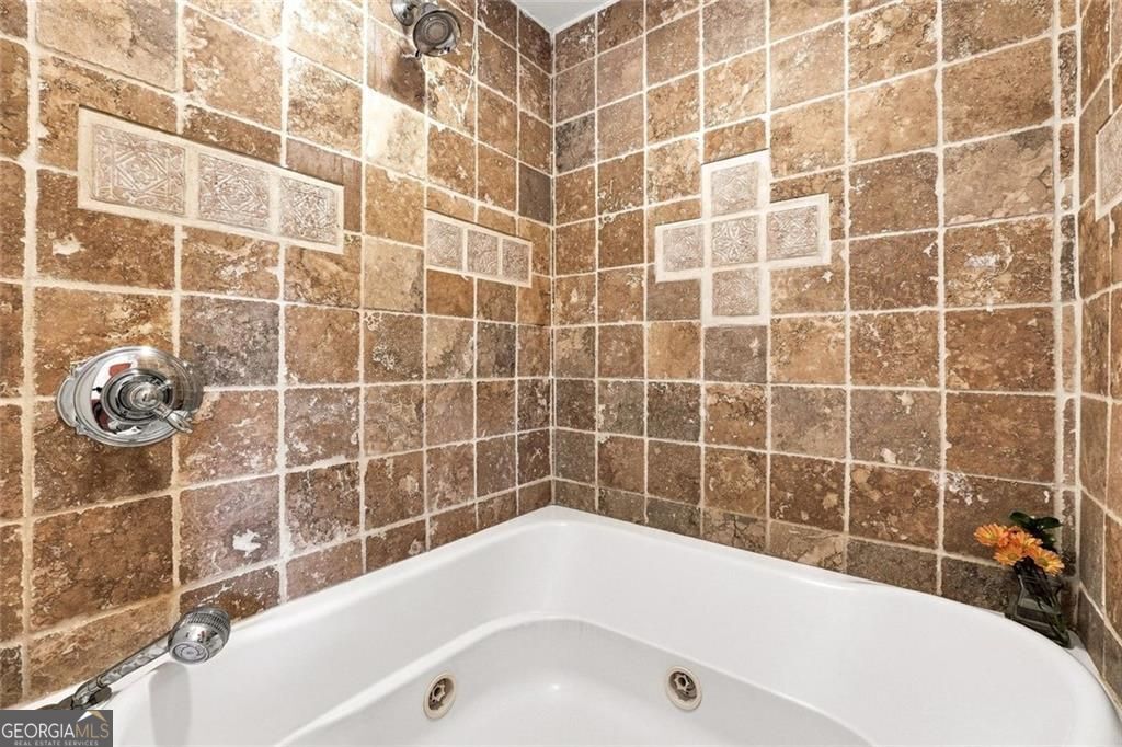 2820 Briarglen Drive Property Photo 21