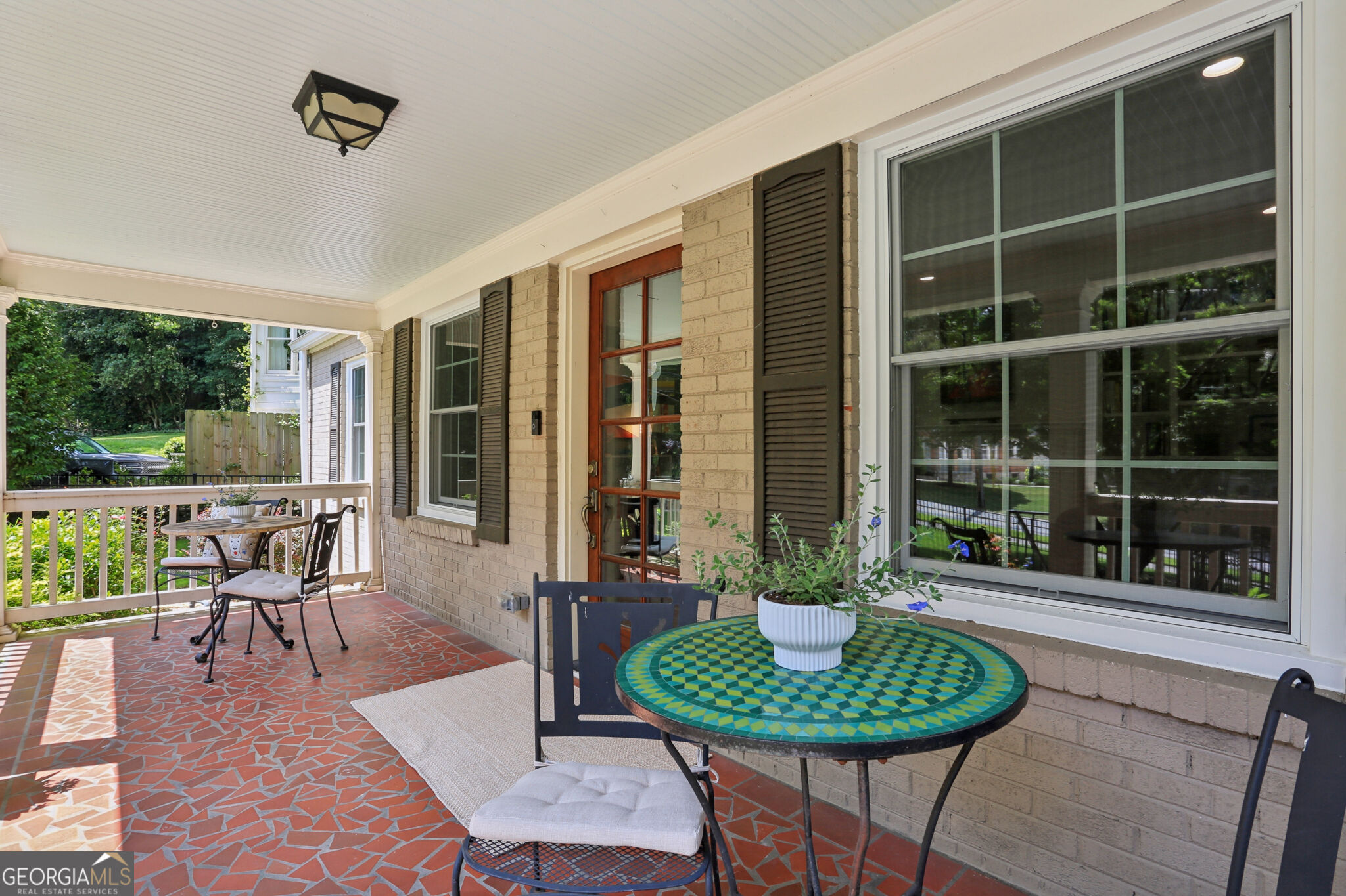 548 E Wesley Road Property Photo 2