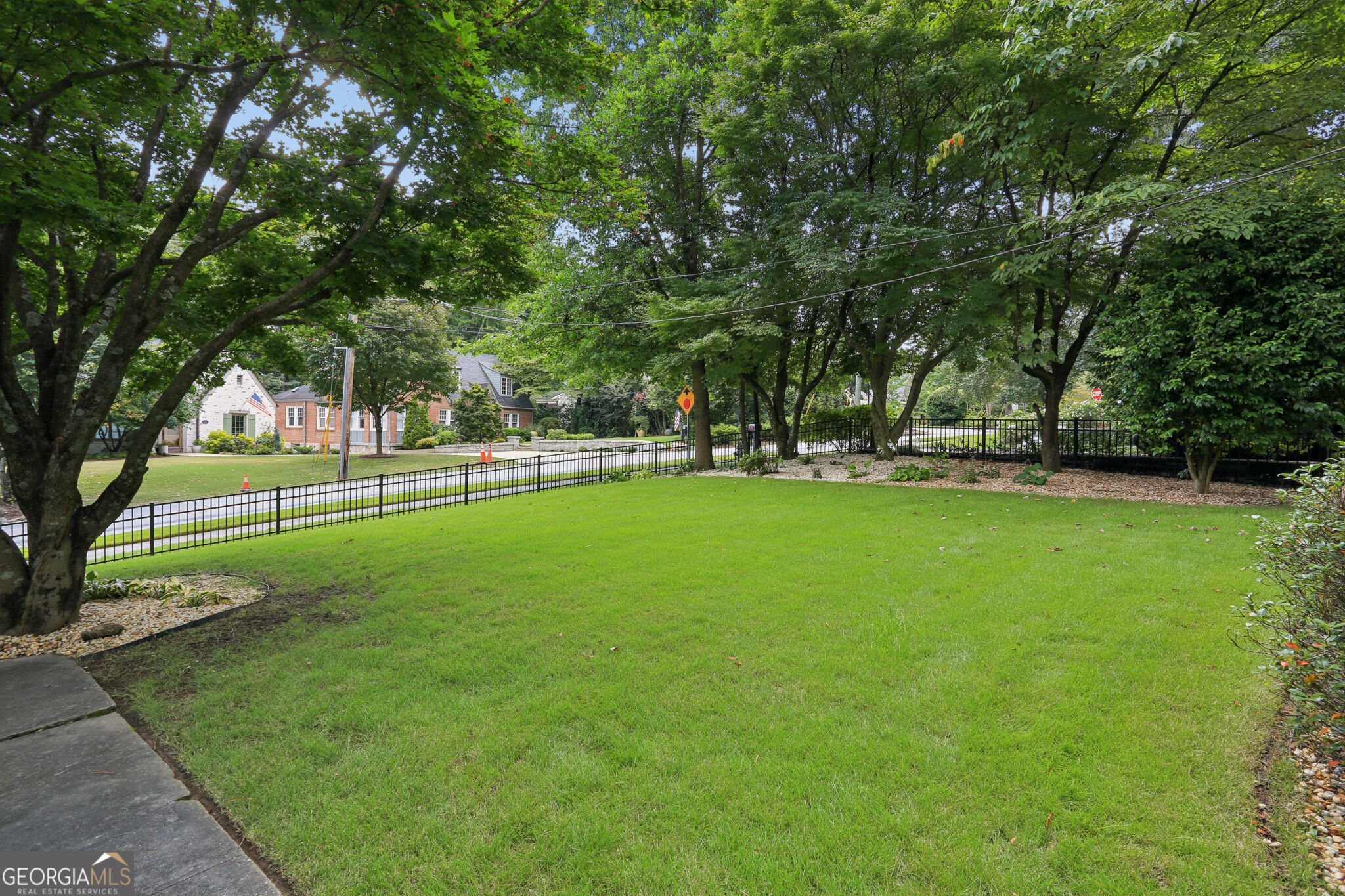 548 E Wesley Road Property Photo 3
