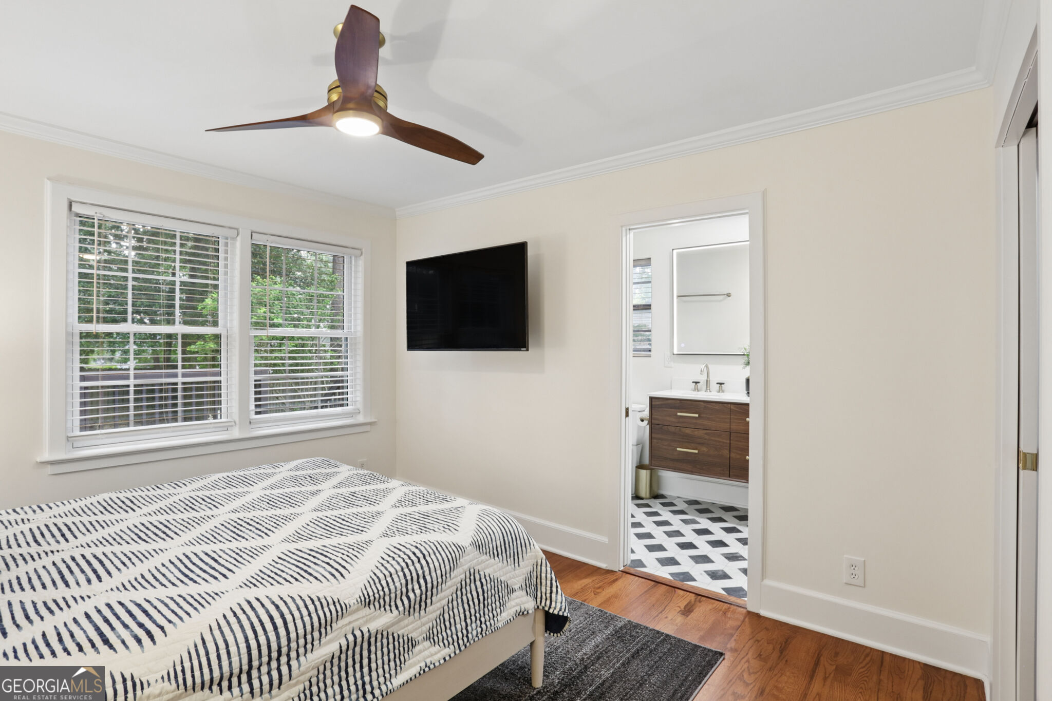 548 E Wesley Road Property Photo 18