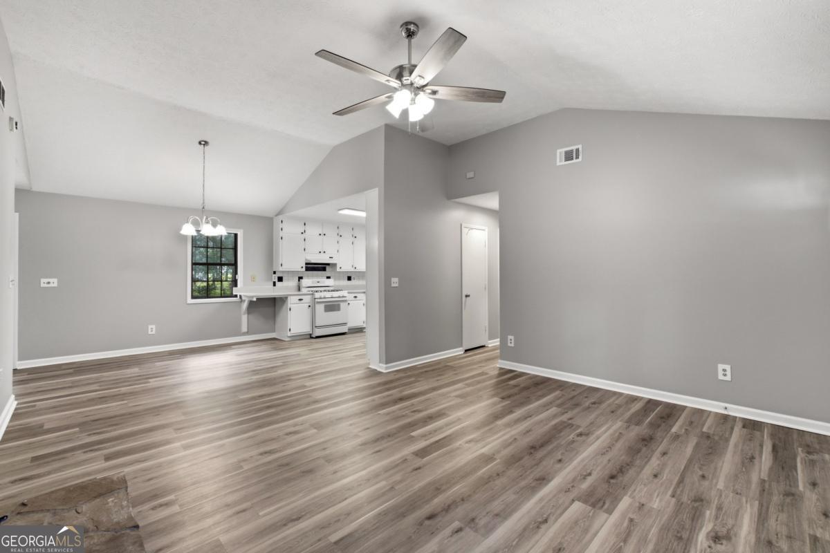 1526 Haynes Court Property Photo 8