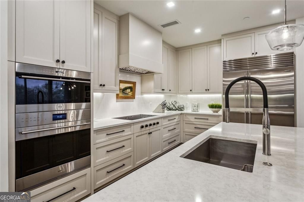 2520 Peachtree Road # 602 Property Photo 8
