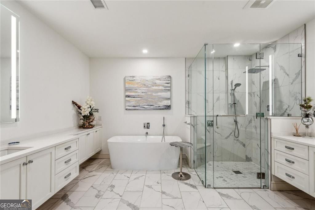 2520 Peachtree Road # 602 Property Photo 16