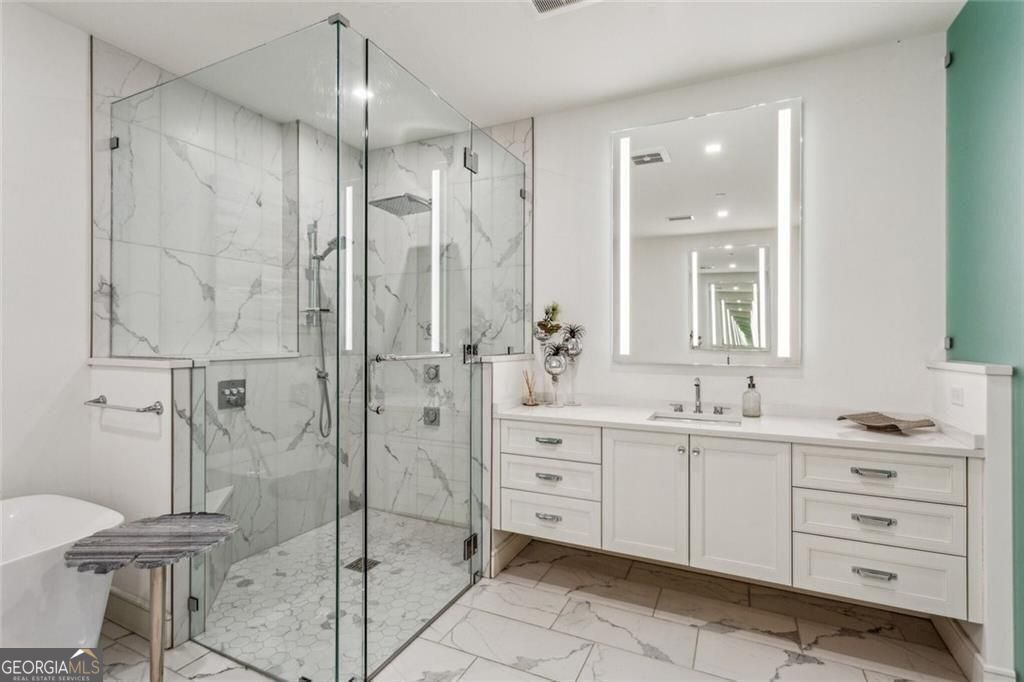 2520 Peachtree Road # 602 Property Photo 17