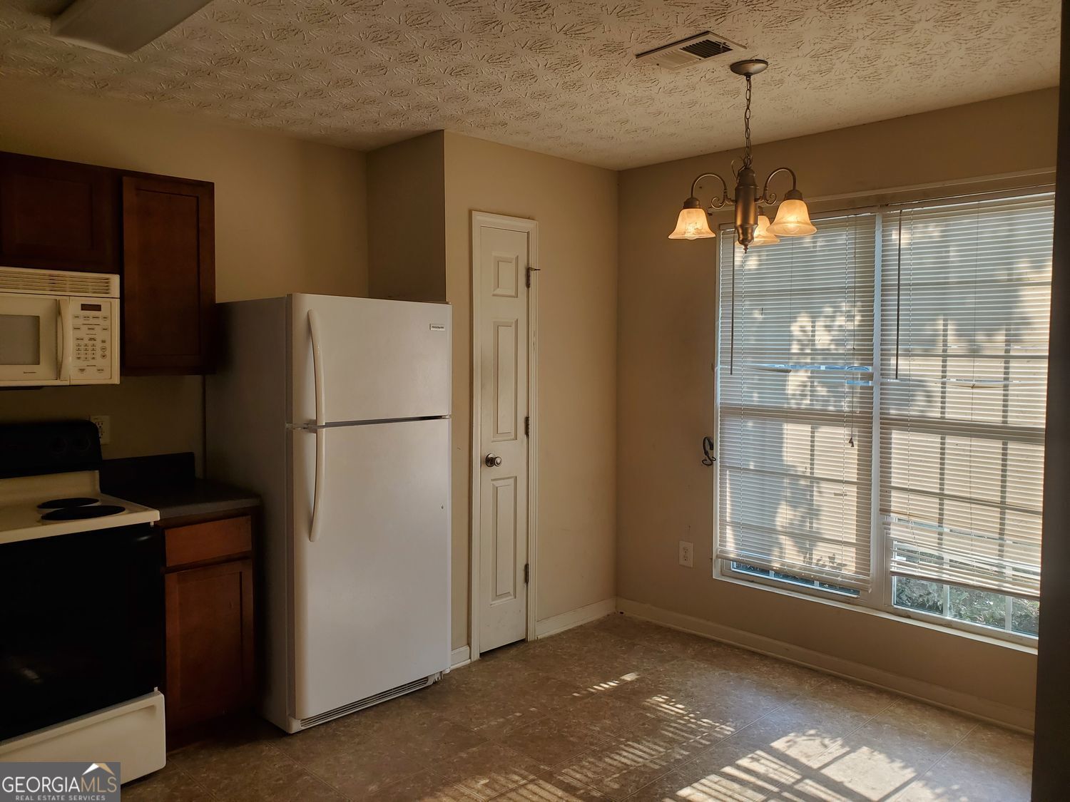 11420 S Grove Drive Property Photo 3