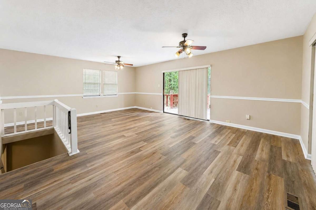 220 Winding Stream Trail Property Photo 2