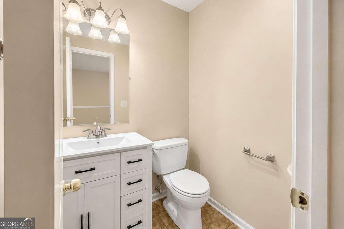 220 Winding Stream Trail Property Photo 7