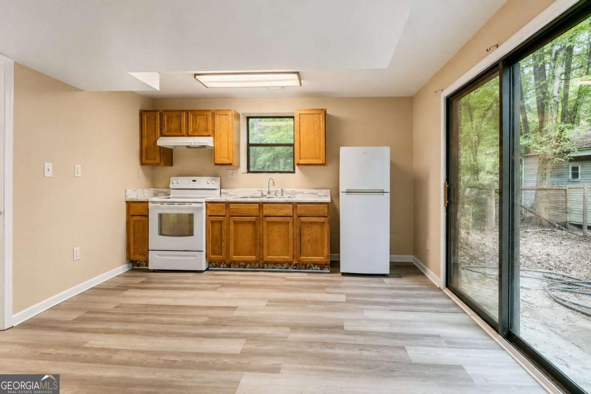 220 Winding Stream Trail Property Photo 14
