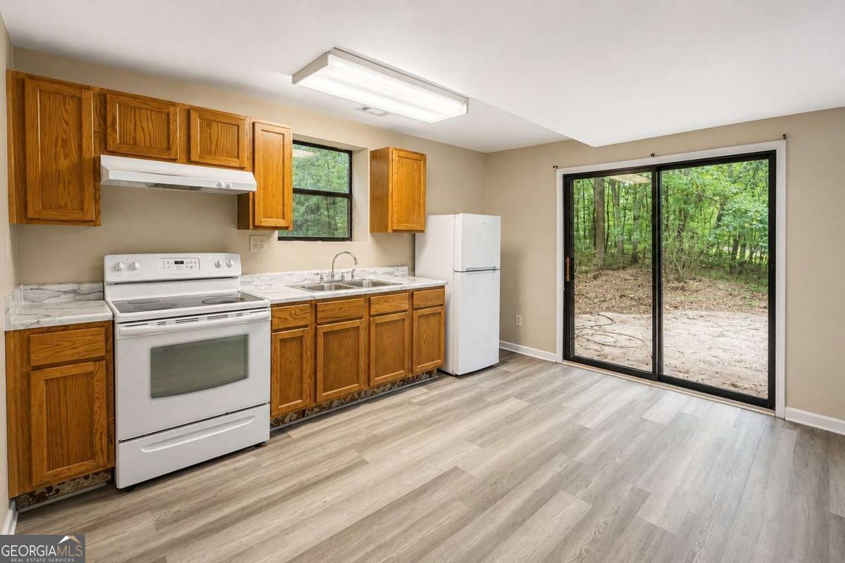 220 Winding Stream Trail Property Photo 15