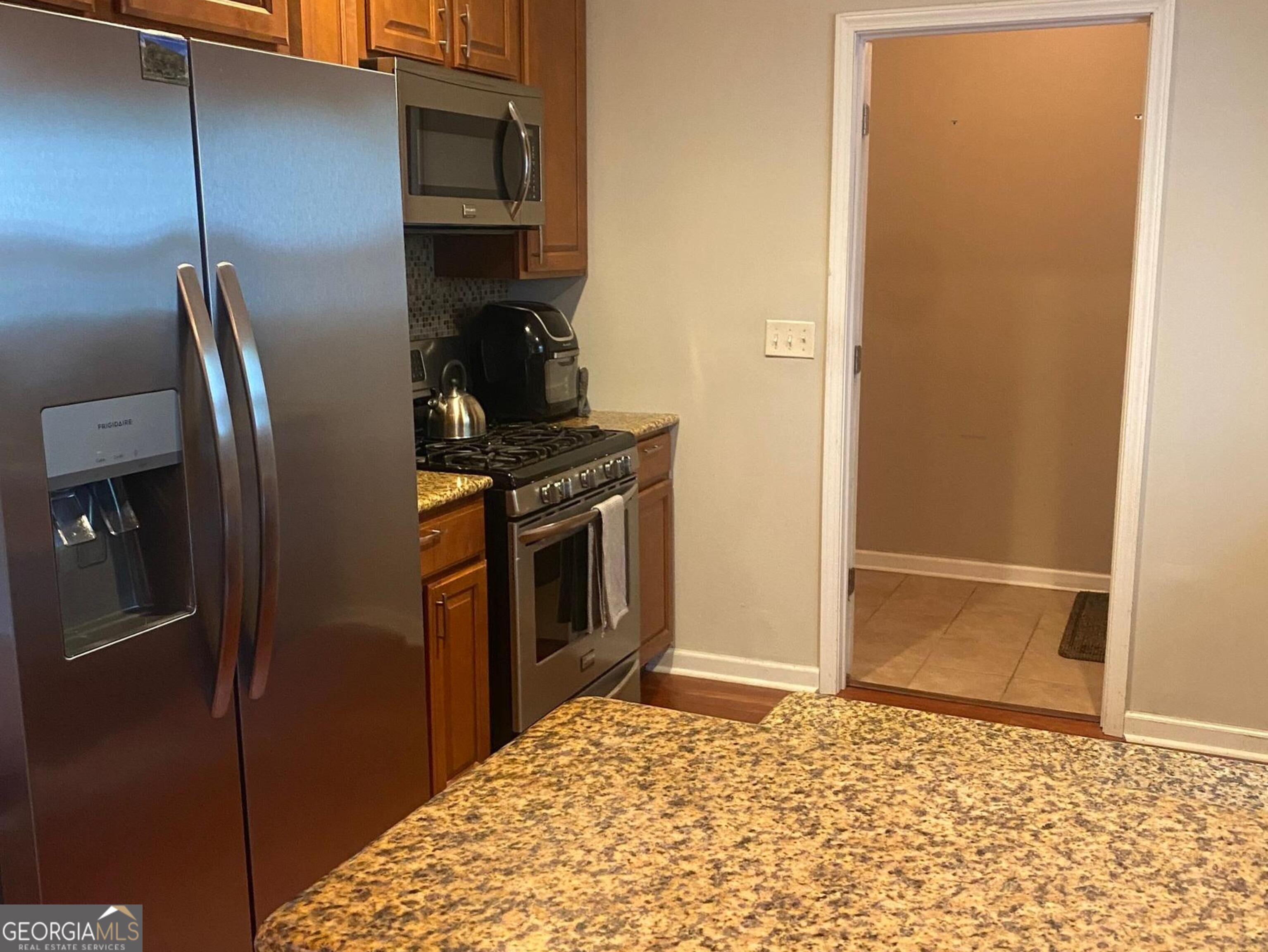 4135 Landover Court Property Photo 6
