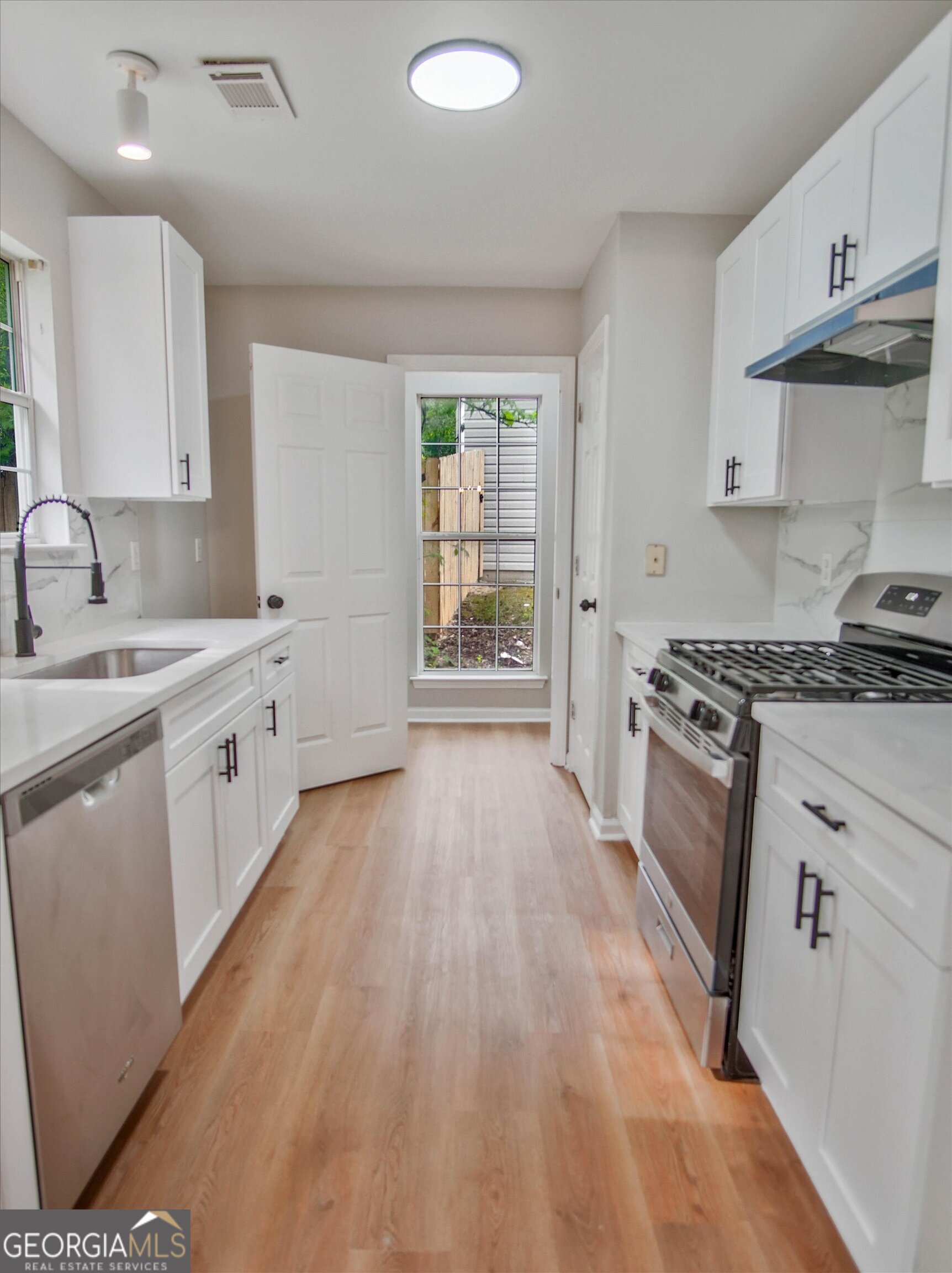 5603 Eagles Feather Lane Property Photo 10