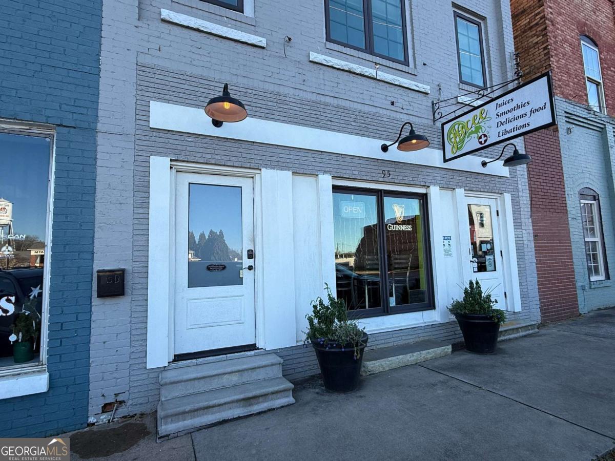 95 W Franklin Street # B Property Photo 1