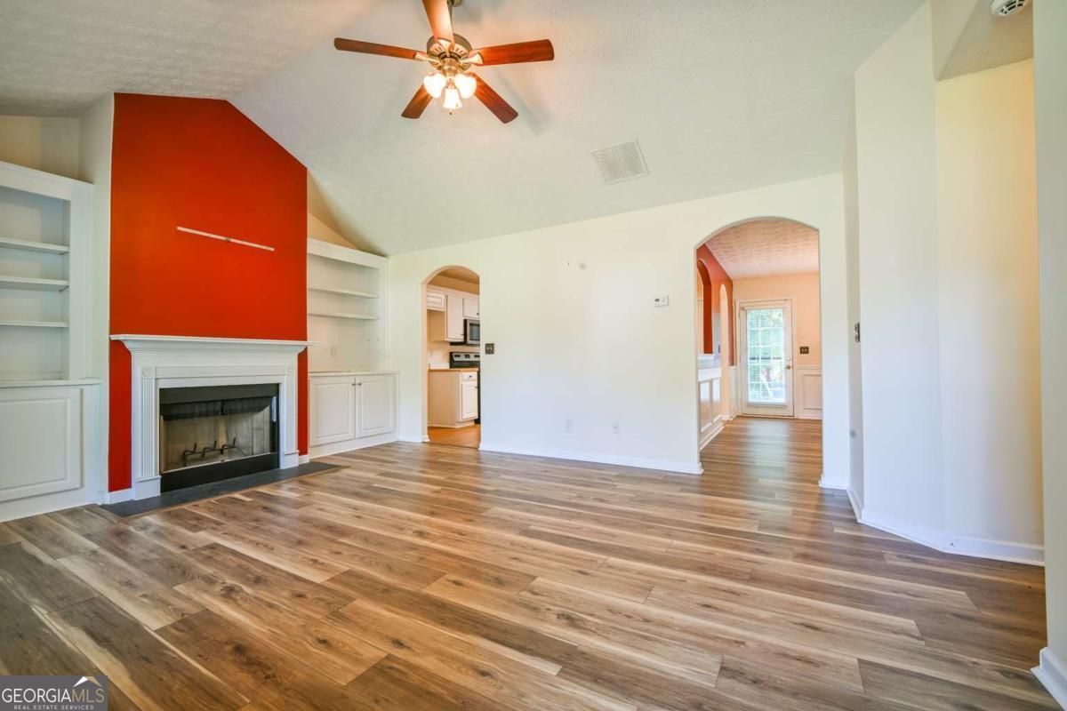 524 Greenfield Drive Property Photo 3