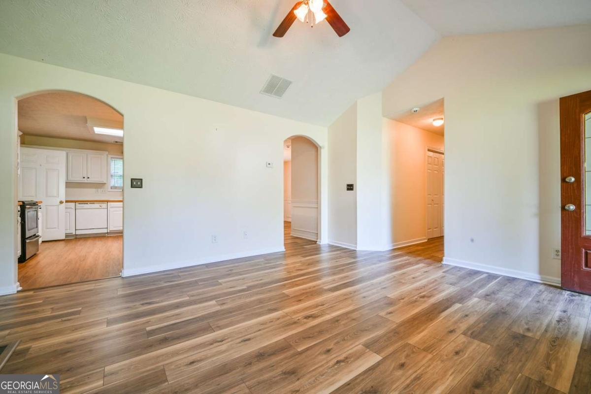 524 Greenfield Drive Property Photo 7