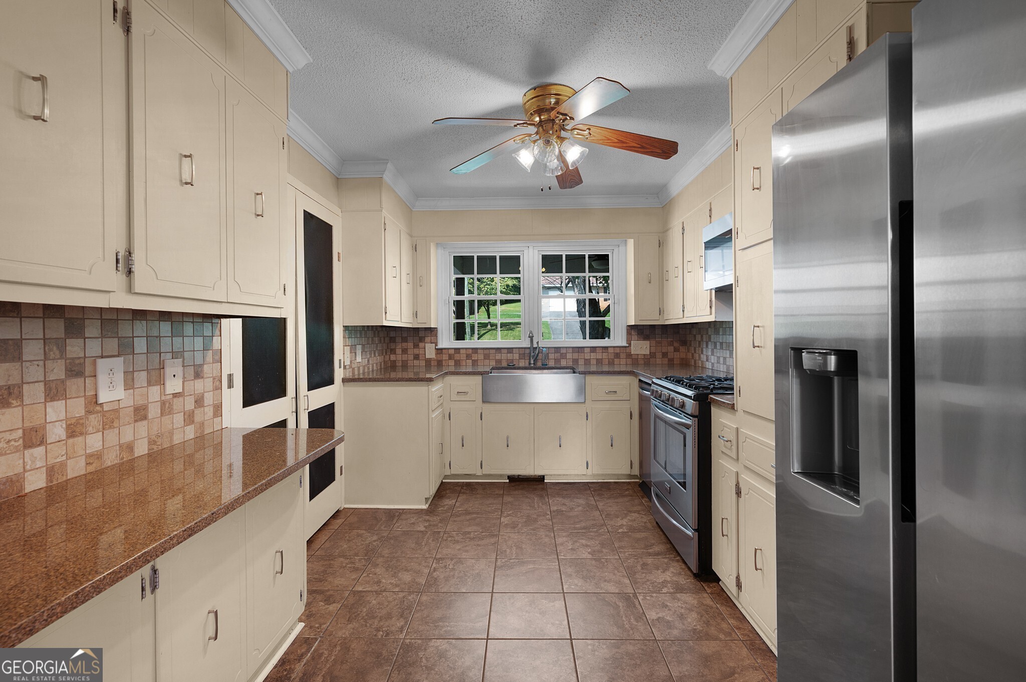 206 Cherry Hill Drive Property Photo 3