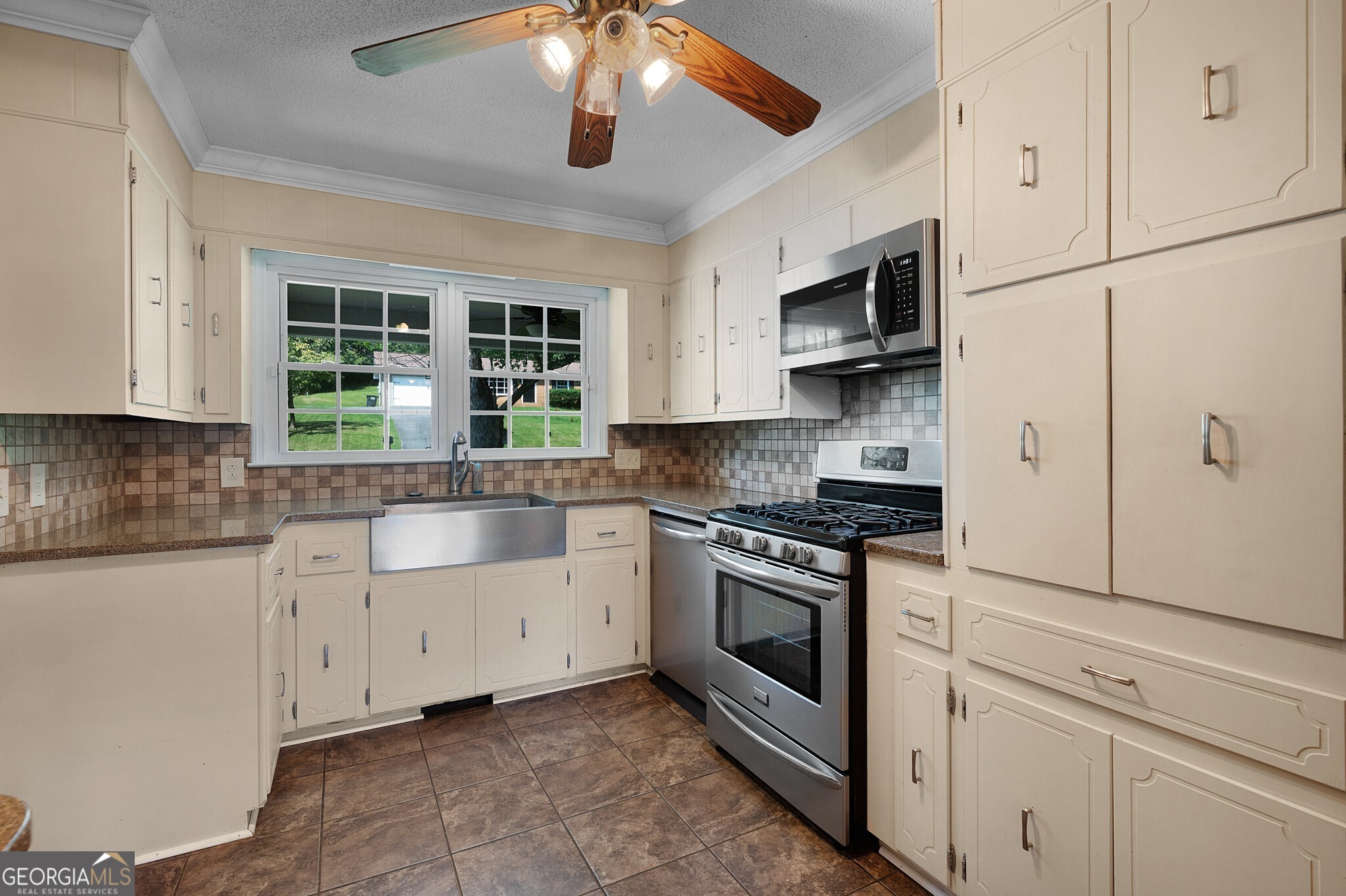 206 Cherry Hill Drive Property Photo 15