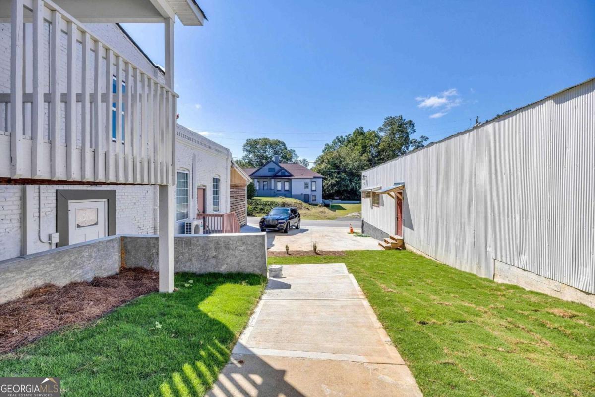 86 S Forest Avenue # B Property Photo 2