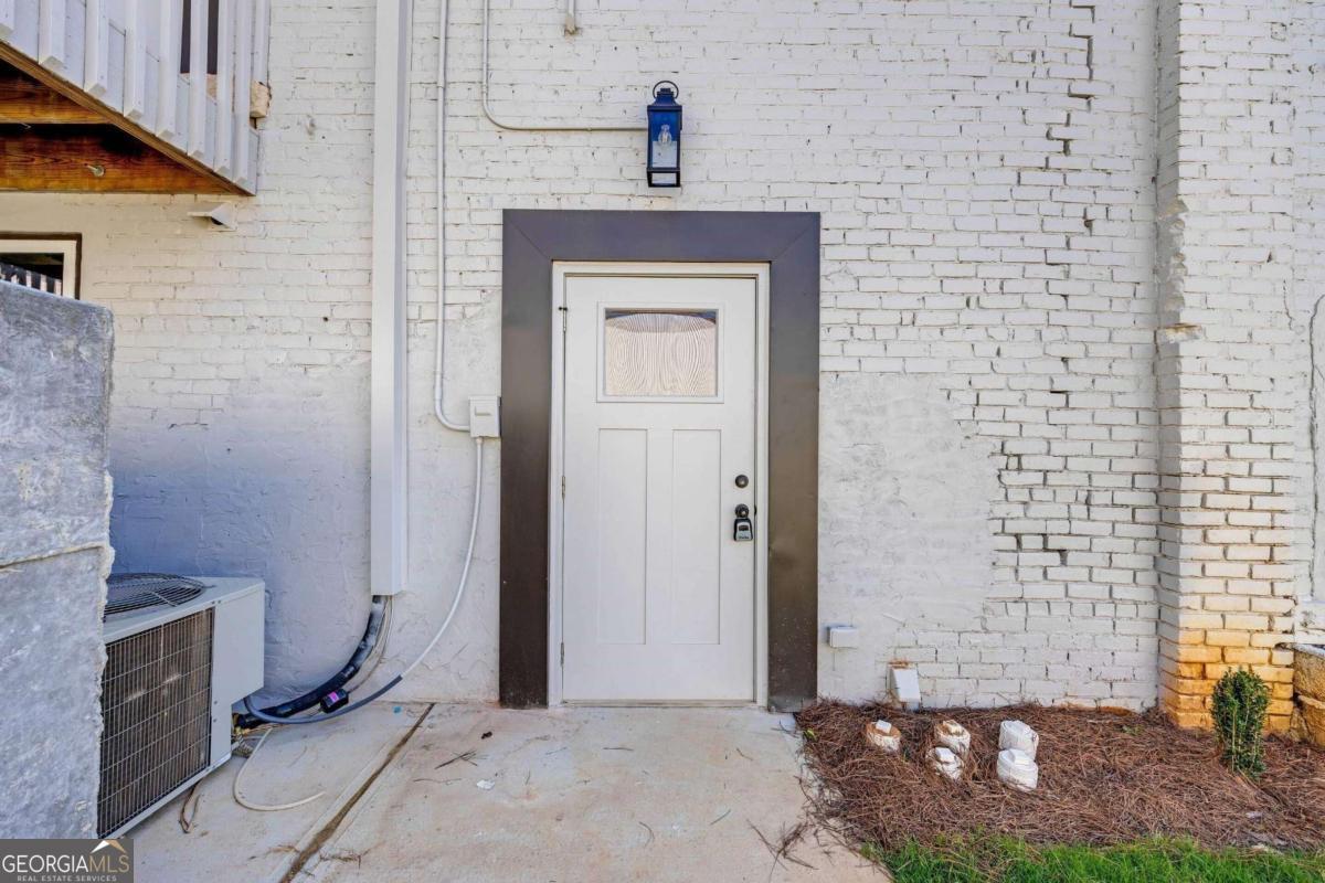 86 S Forest Avenue # B Property Photo 3