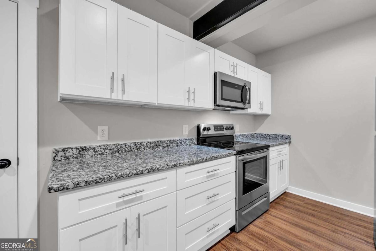 86 S Forest Avenue # B Property Photo 5