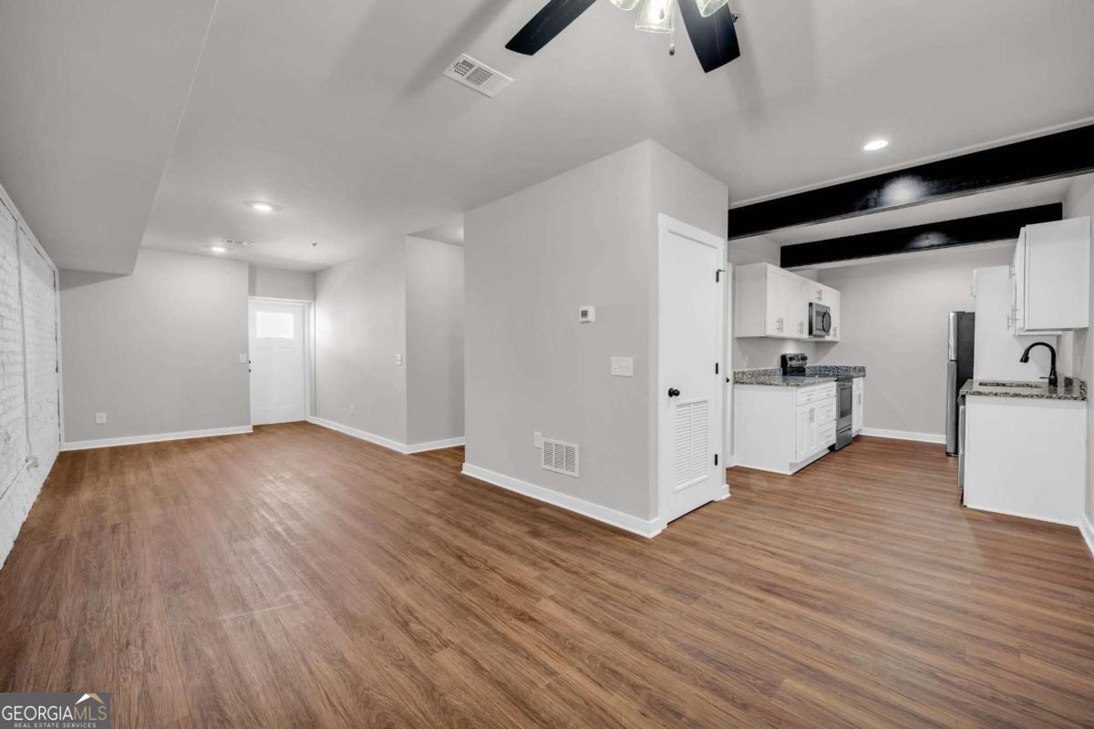 86 S Forest Avenue # B Property Photo 7