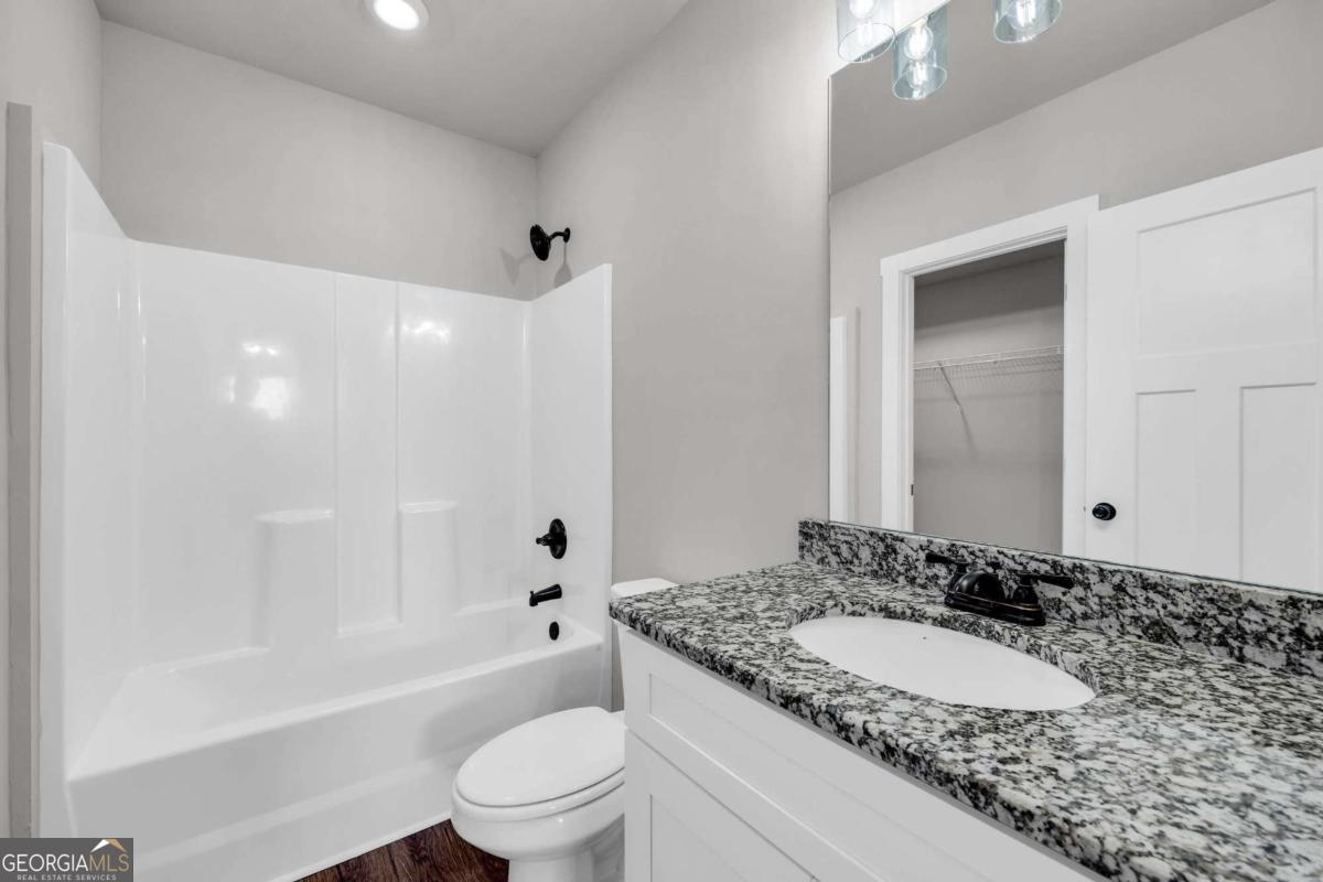86 S Forest Avenue # B Property Photo 12