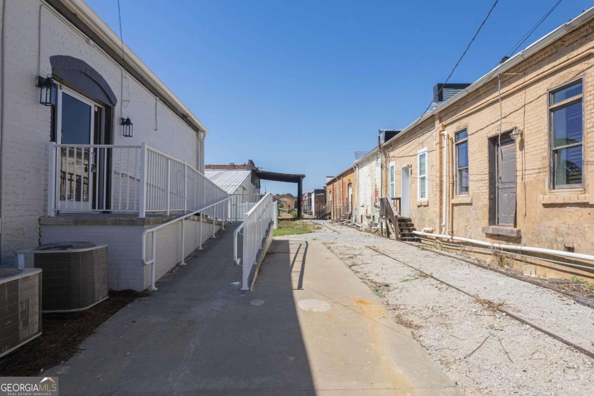 86 S Forest Avenue # B Property Photo 17