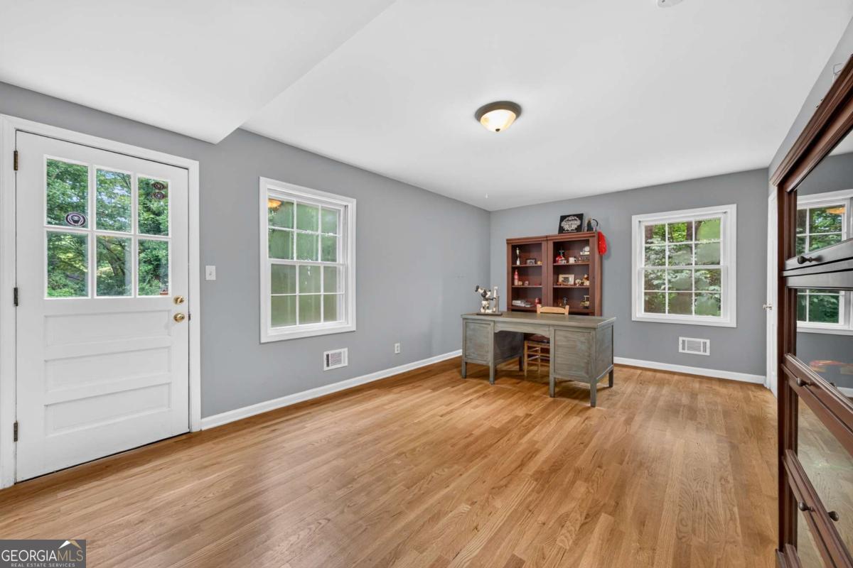 106 St James Court Property Photo 18